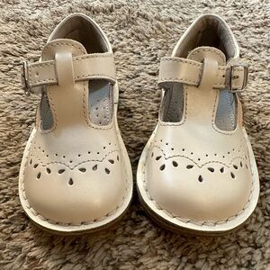 L’amour Ruthie T-strap Stitched Mary Jane, Pearl White. Size 7.